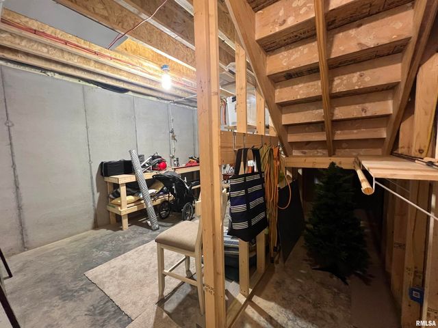 895 LAKESHORE Drive North, Goreville, IL 62939