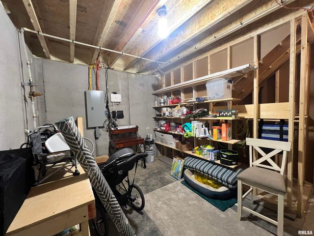 895 LAKESHORE Drive North, Goreville, IL 62939