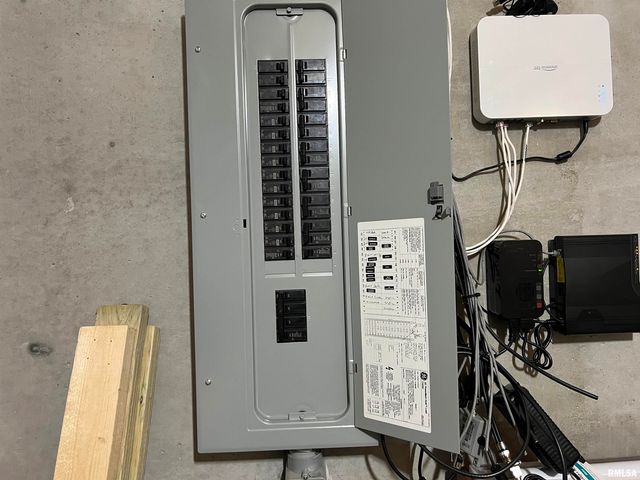 895 LAKESHORE Drive North, Goreville, IL 62939