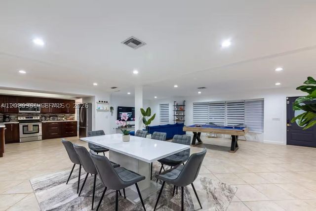 21250 NE 23rd Ave, Miami, FL 33180