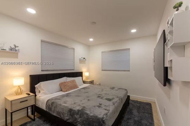 21250 NE 23rd Ave, Miami, FL 33180