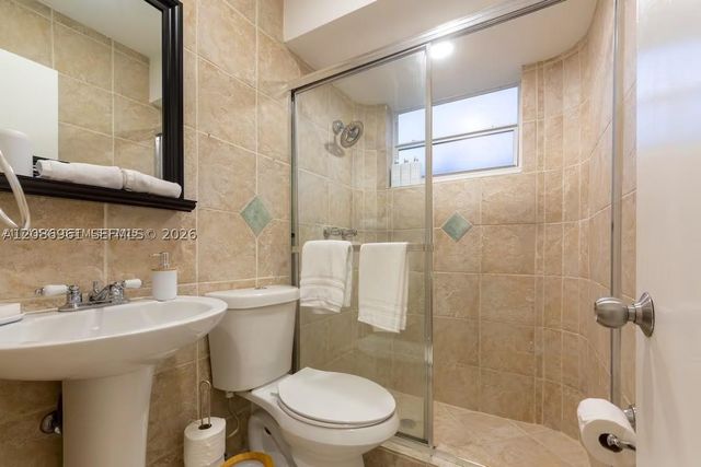 21250 NE 23rd Ave, Miami, FL 33180