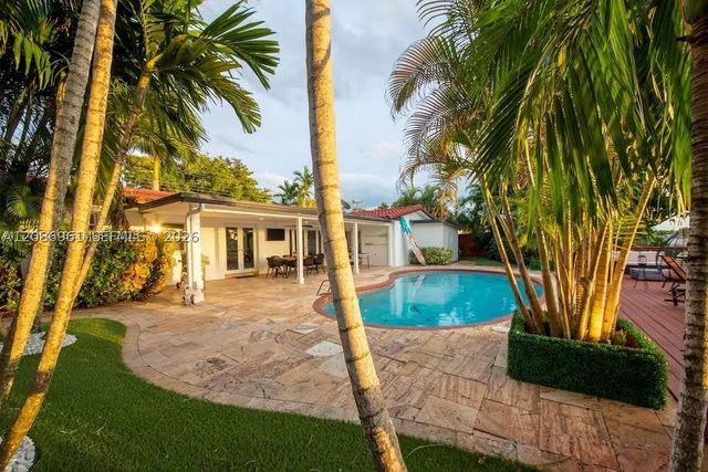 21250 NE 23rd Ave, Miami, FL 33180
