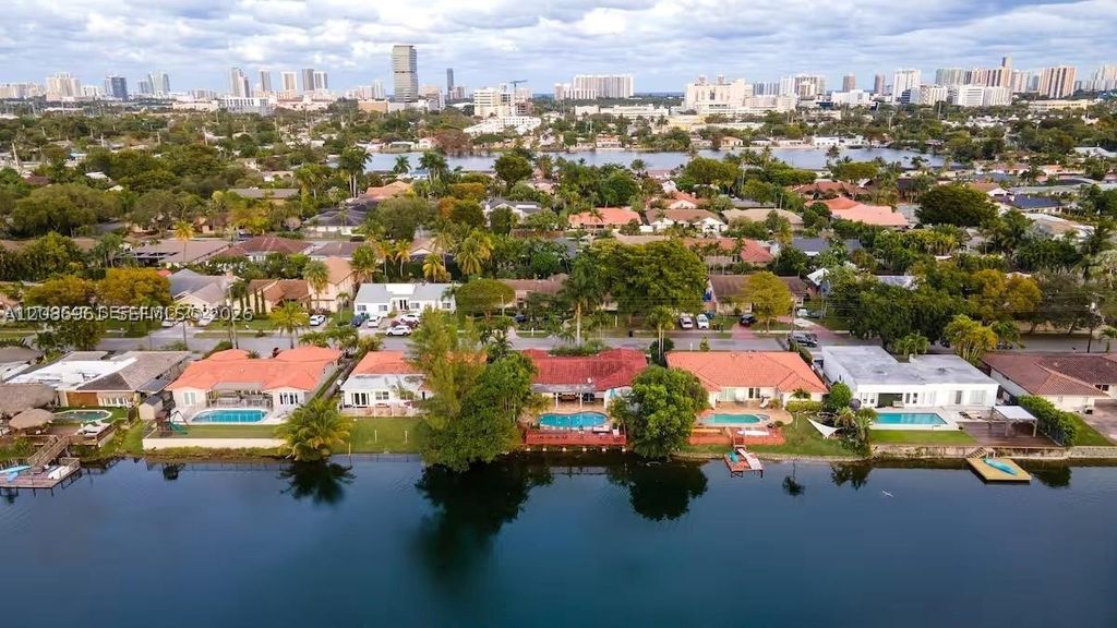 21250 NE 23rd Ave, Miami, FL 33180