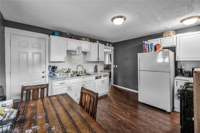228 Gates, Elyria, OH 44035