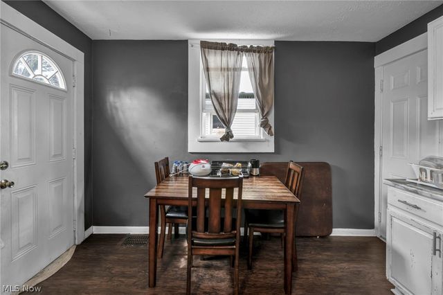 228 Gates, Elyria, OH 44035