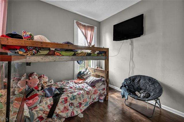 228 Gates, Elyria, OH 44035