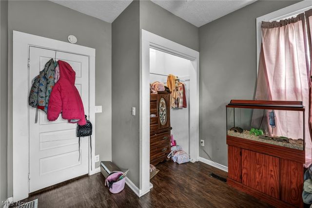 228 Gates, Elyria, OH 44035