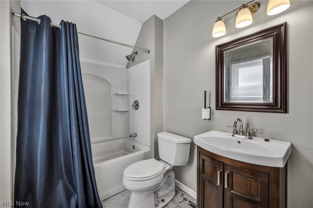 228 Gates, Elyria, OH 44035