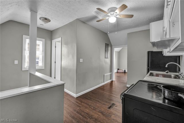 228 Gates, Elyria, OH 44035