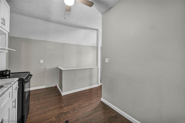 228 Gates, Elyria, OH 44035