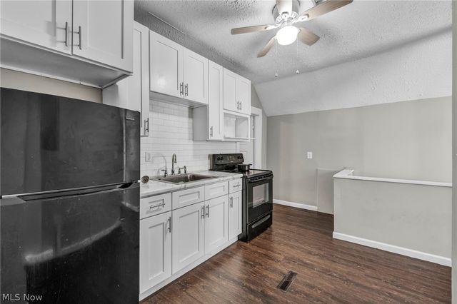 228 Gates, Elyria, OH 44035
