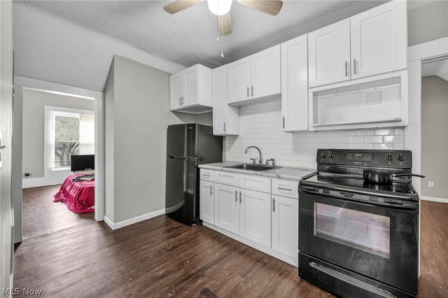228 Gates, Elyria, OH 44035