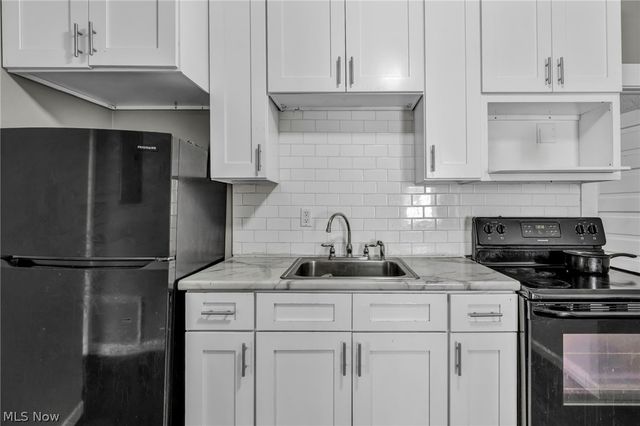 228 Gates, Elyria, OH 44035