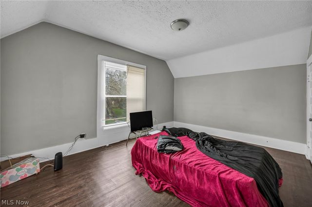 228 Gates, Elyria, OH 44035