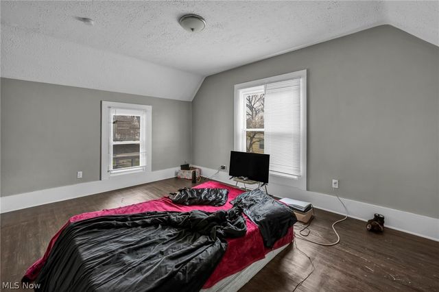228 Gates, Elyria, OH 44035