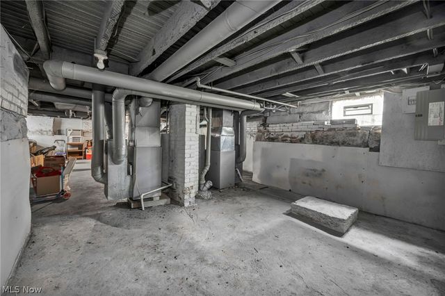 228 Gates, Elyria, OH 44035