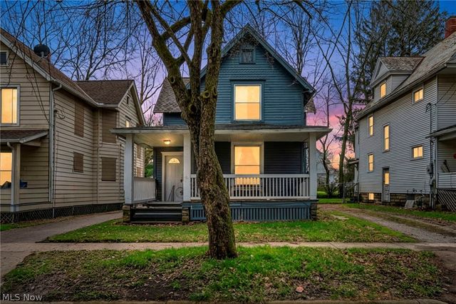 228 Gates, Elyria, OH 44035