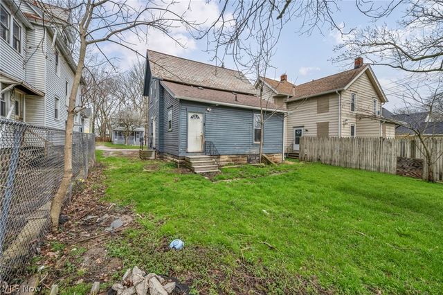 228 Gates, Elyria, OH 44035