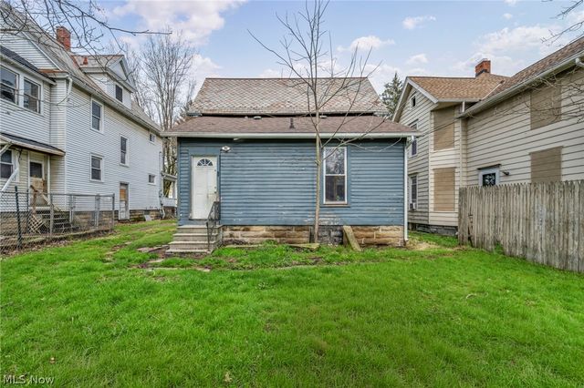 228 Gates, Elyria, OH 44035