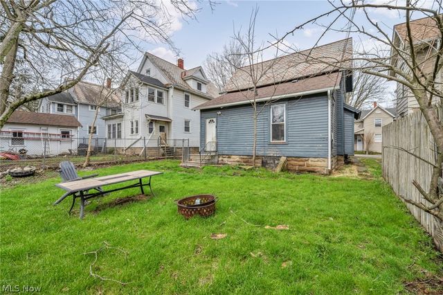 228 Gates, Elyria, OH 44035