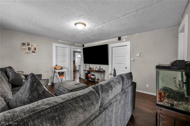 228 Gates, Elyria, OH 44035
