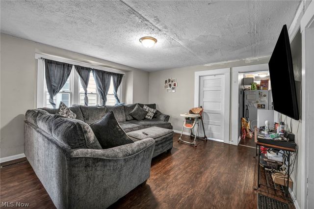 228 Gates, Elyria, OH 44035