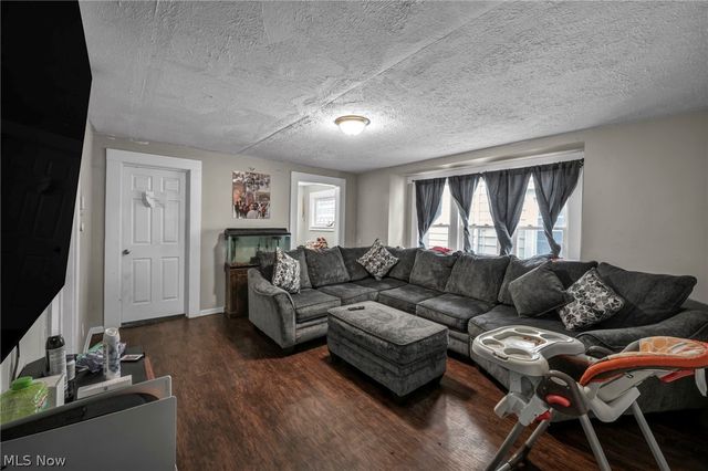 228 Gates, Elyria, OH 44035