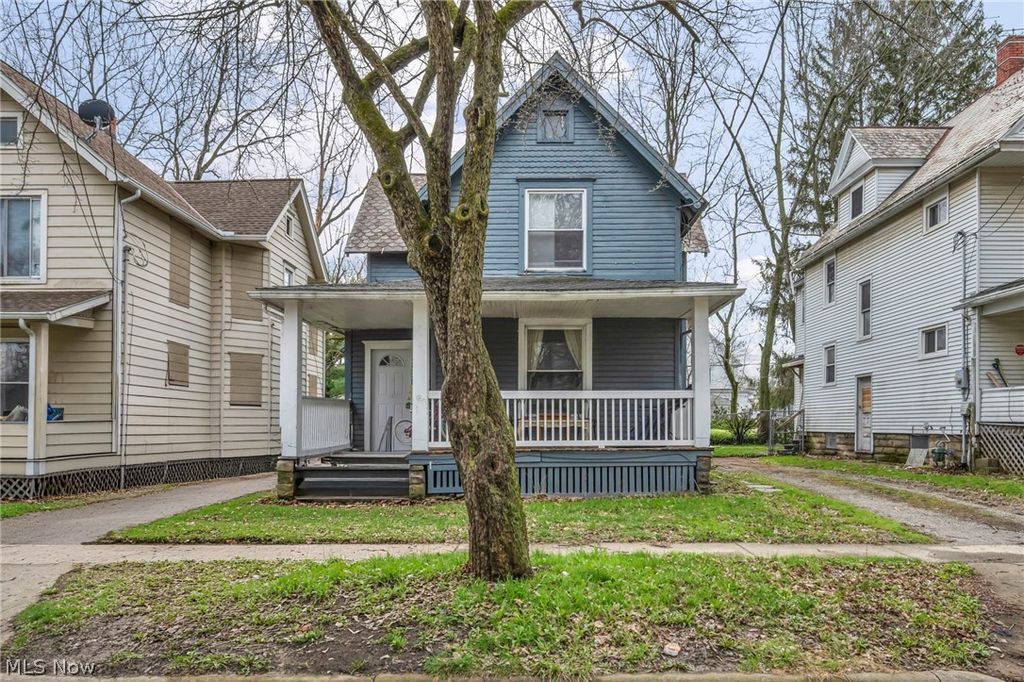 228 Gates, Elyria, OH 44035