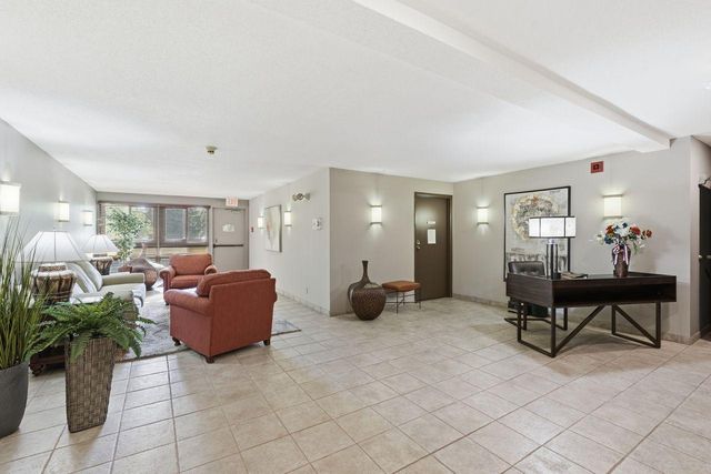 4045 Hodgson Road 201, Shoreview, MN 55126