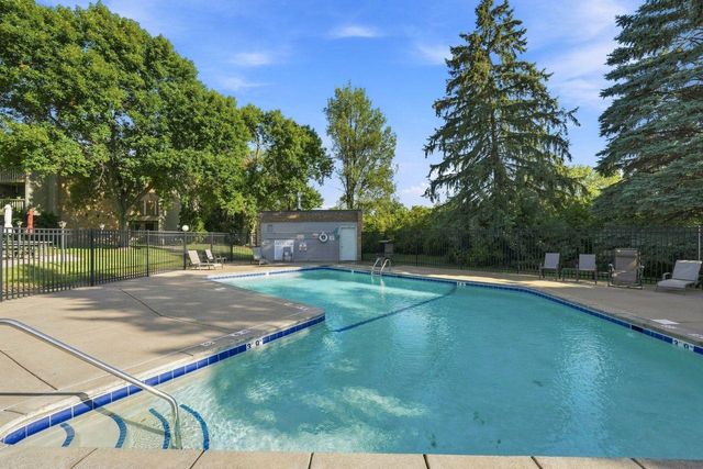 4045 Hodgson Road 201, Shoreview, MN 55126