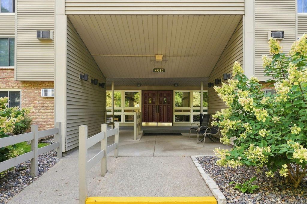 4045 Hodgson Road 201, Shoreview, MN 55126 — photo 2