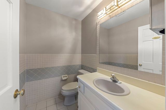 610 N Washington Street 2-2, Naperville, IL 60563