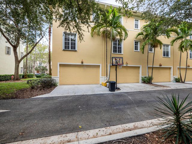 148 E Morning Dew Circle, Jupiter, FL 33458