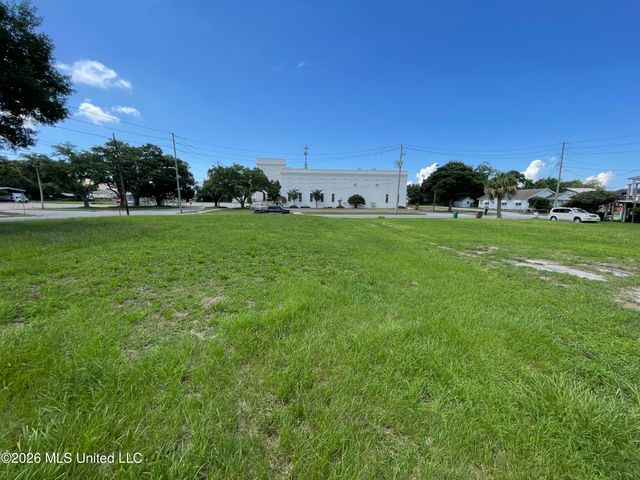 270 3rd Street, Biloxi, MS 39530