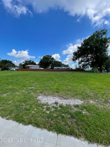 270 3rd Street, Biloxi, MS 39530