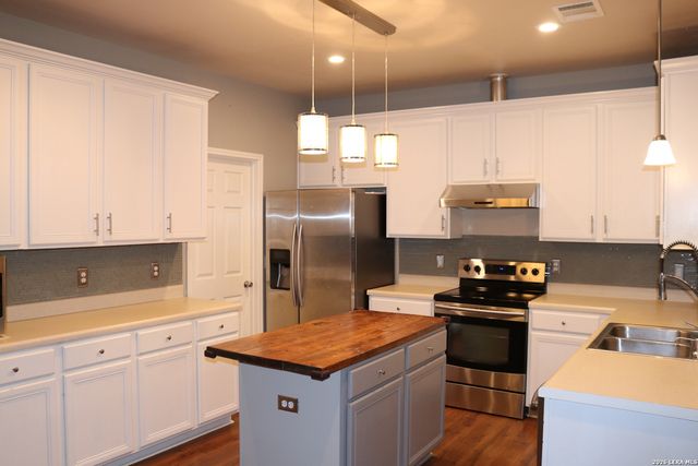 13607 Riverbank Pass, Helotes, TX 78023