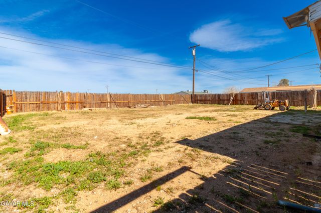 9007 Columbine Avenue, California City, CA 93505