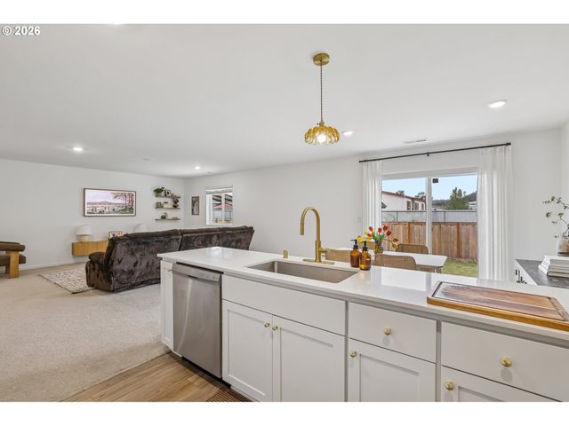 2027 HENDERSON Way, Longview, WA 98632