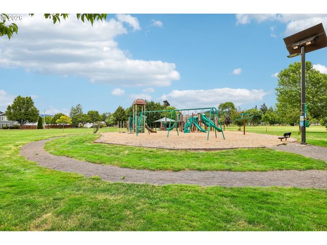 2027 HENDERSON Way, Longview, WA 98632