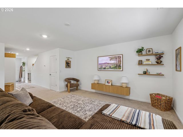 2027 HENDERSON Way, Longview, WA 98632