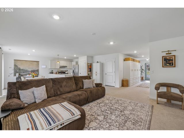 2027 HENDERSON Way, Longview, WA 98632