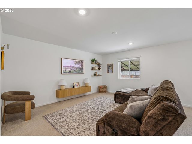 2027 HENDERSON Way, Longview, WA 98632