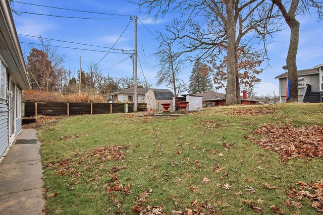 33737 S Lakeshore DRIVE, Burlington, WI 53105