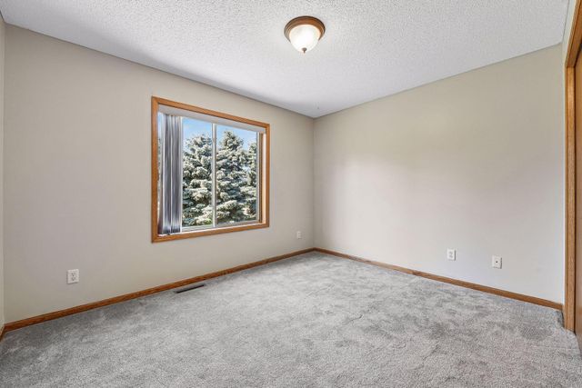 1414 Courtland W, Waconia, MN 55387