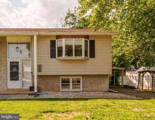 404 W MARION ST, Lititz, PA 17543