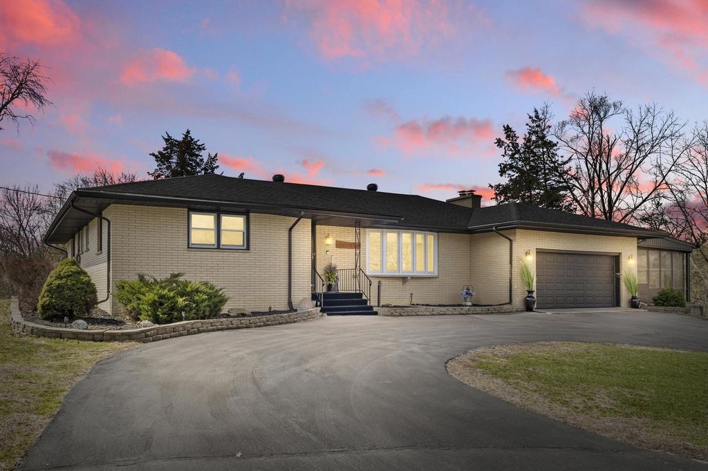 33225 80th STREET, Burlington, WI 53105