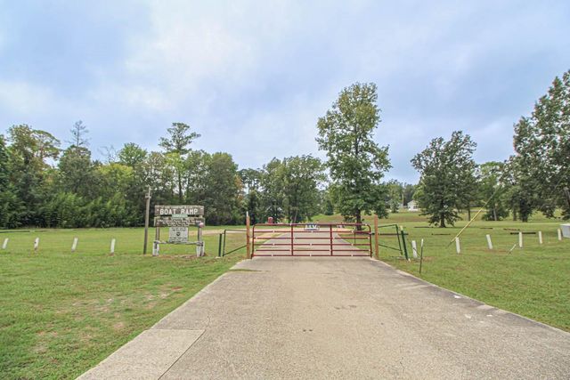166 S Village Cove Loop, Livingston, TX 77351