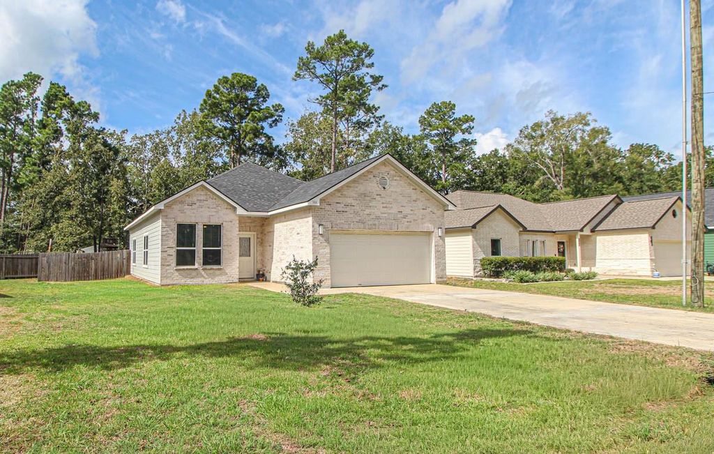 166 S Village Cove Loop, Livingston, TX 77351