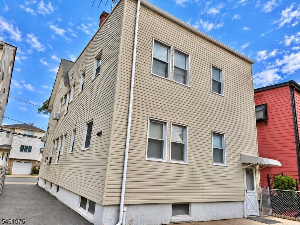 Image 3 of property listing at 53 Garrison St, Newark City, NJ 07105